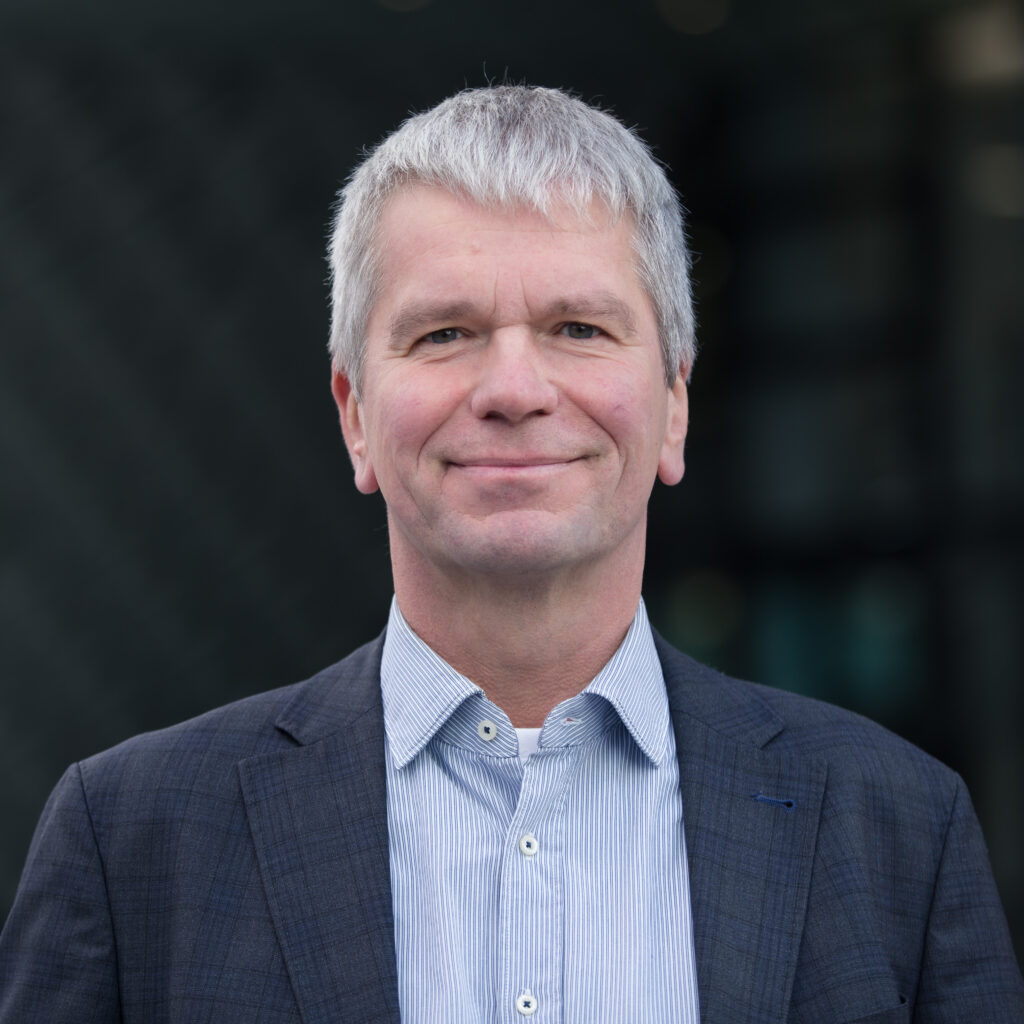 Portraitfoto von Mathias Helfert